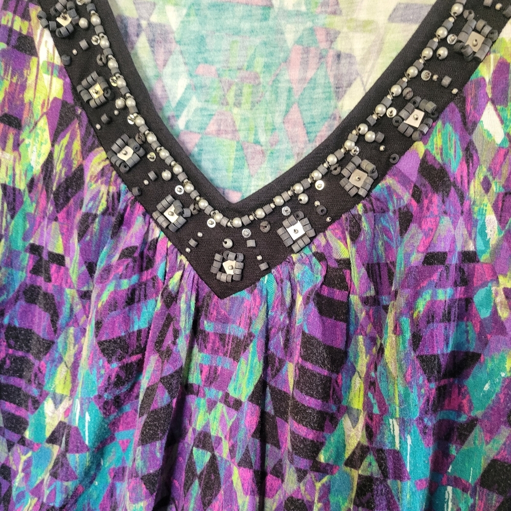 B•Design Multicolored Abstract Shell Sleeve Top - Picture 2 of 7